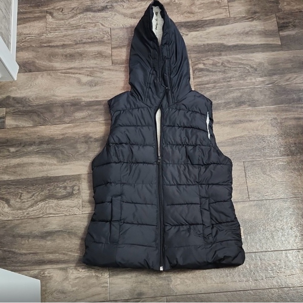 Hollister Puffer Vest - medium